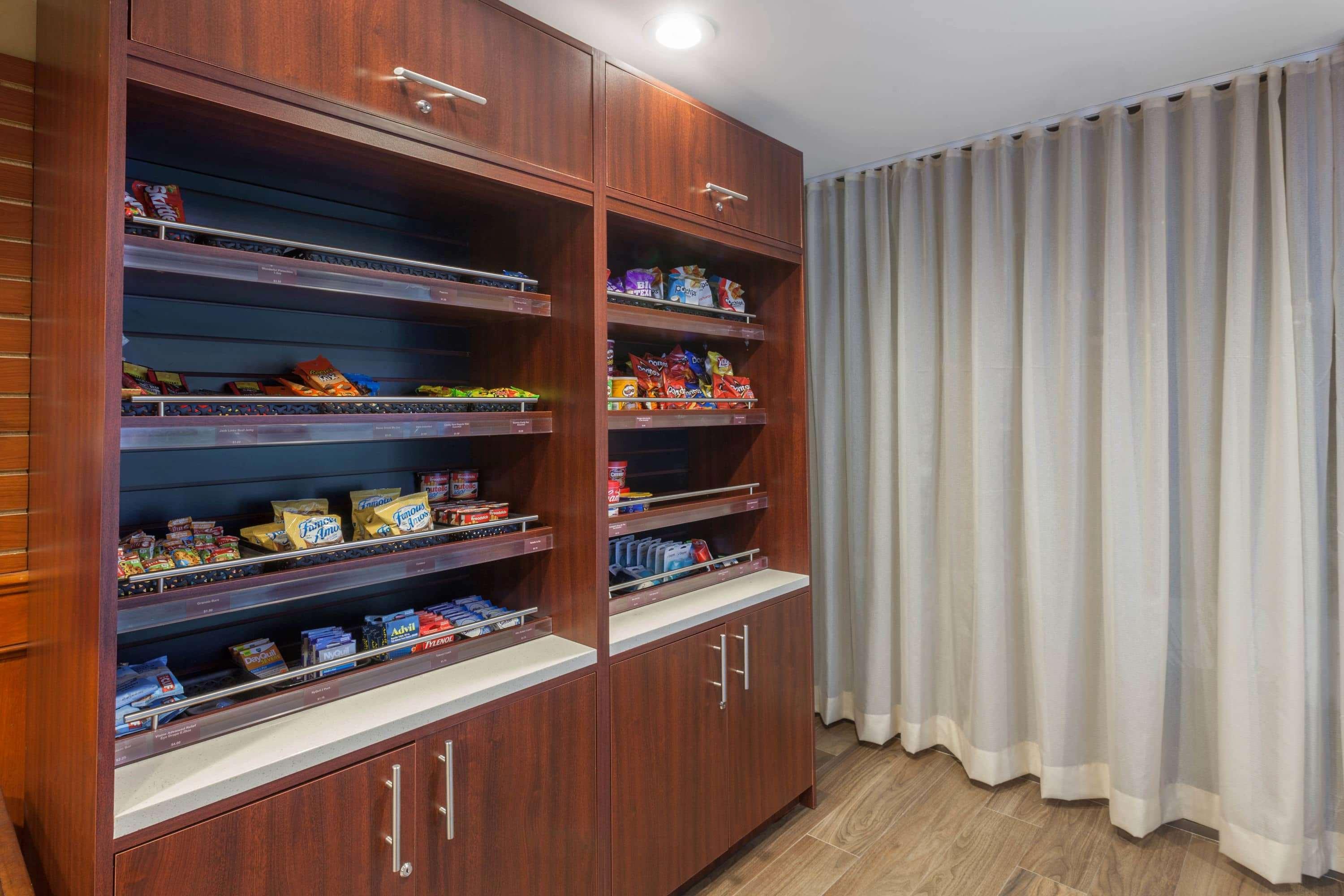 Wyndham Visalia Hotel Екстериор снимка