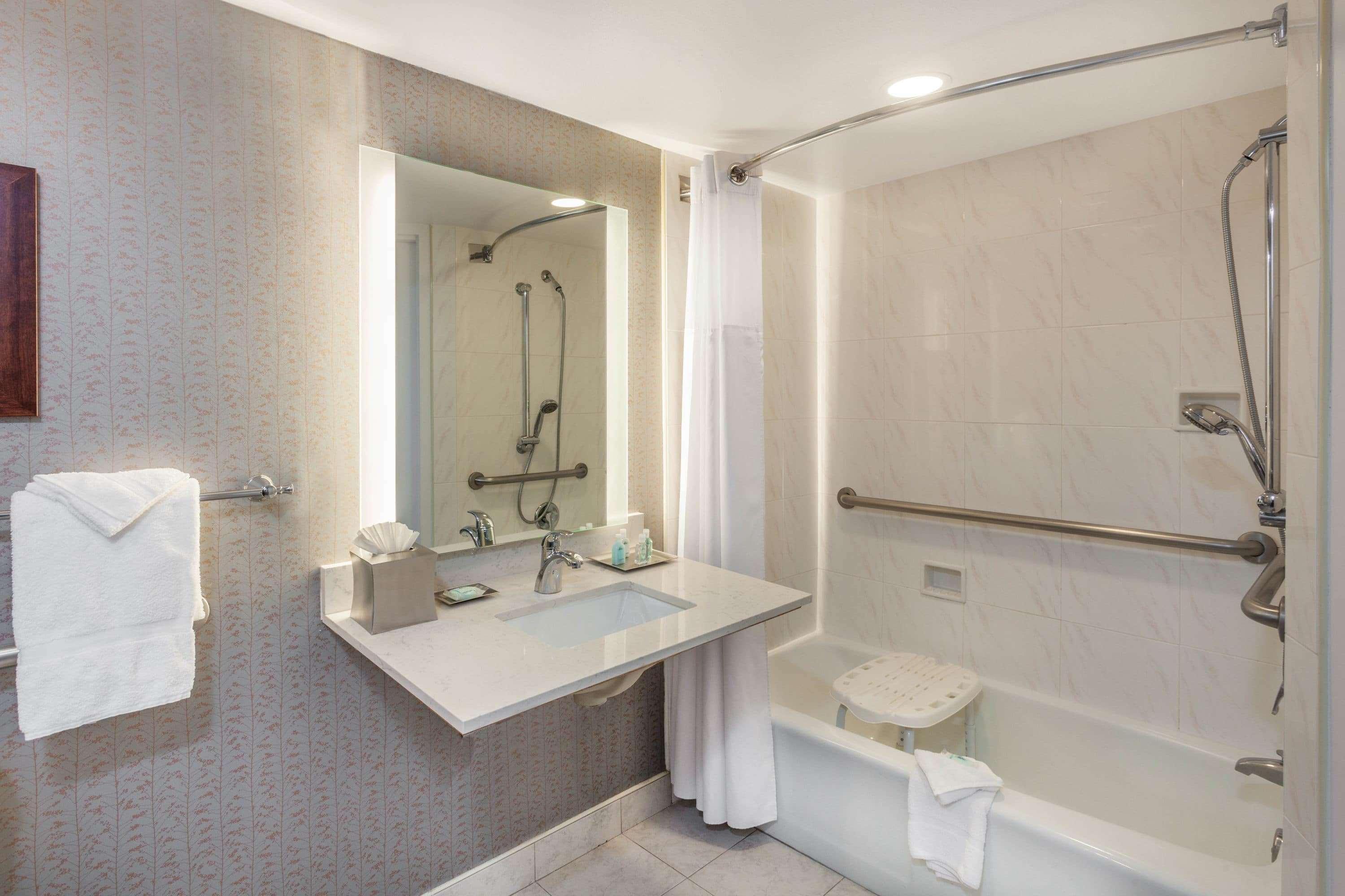 Wyndham Visalia Hotel Екстериор снимка