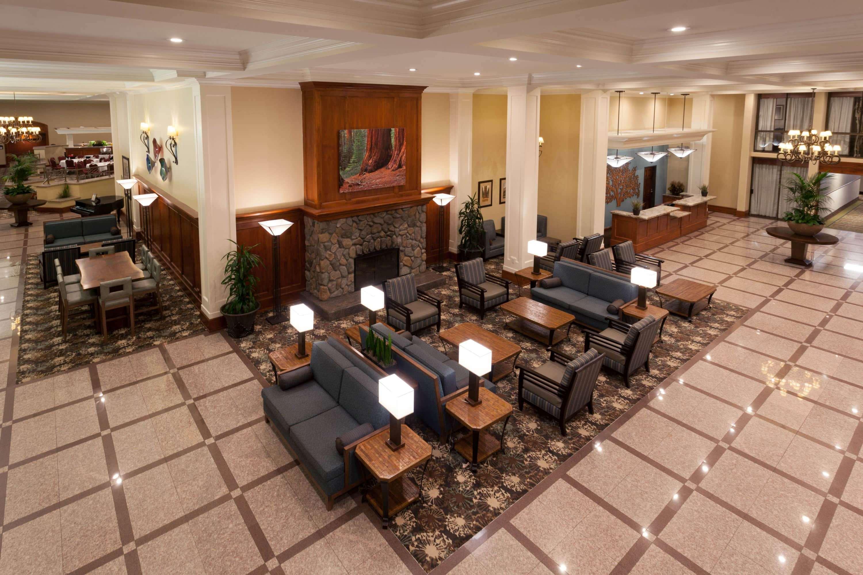 Wyndham Visalia Hotel Екстериор снимка