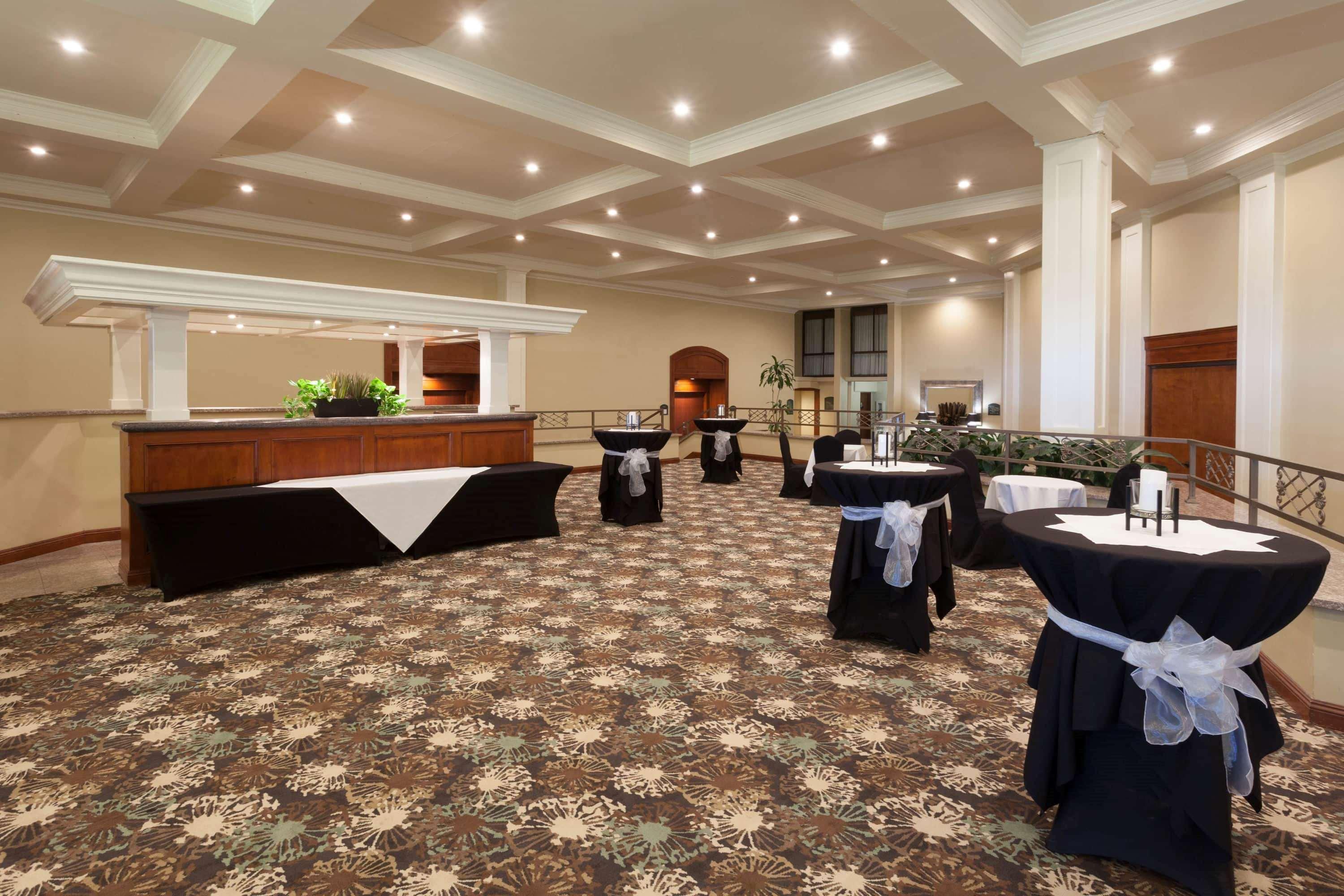 Wyndham Visalia Hotel Екстериор снимка