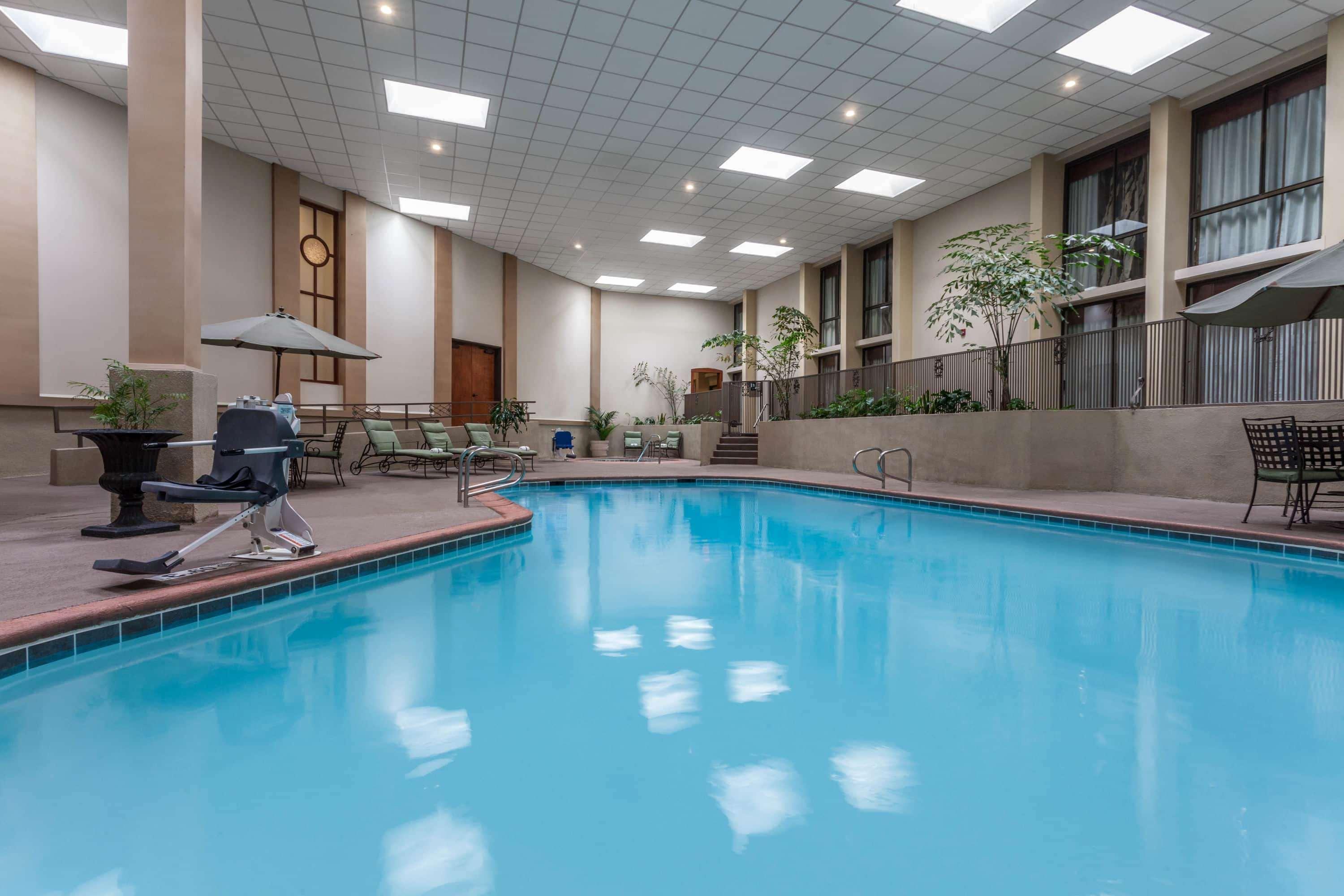Wyndham Visalia Hotel Екстериор снимка