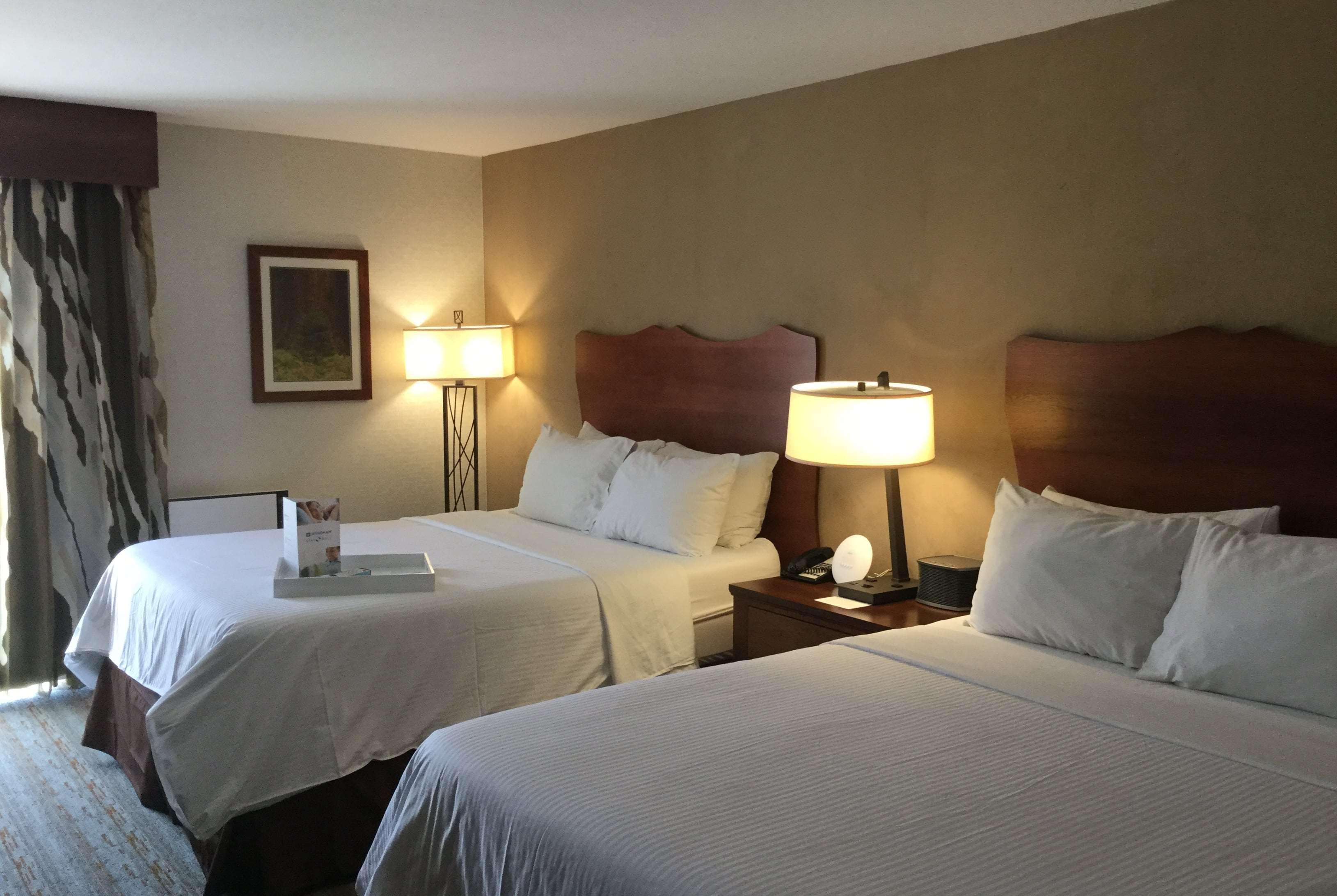 Wyndham Visalia Hotel Екстериор снимка