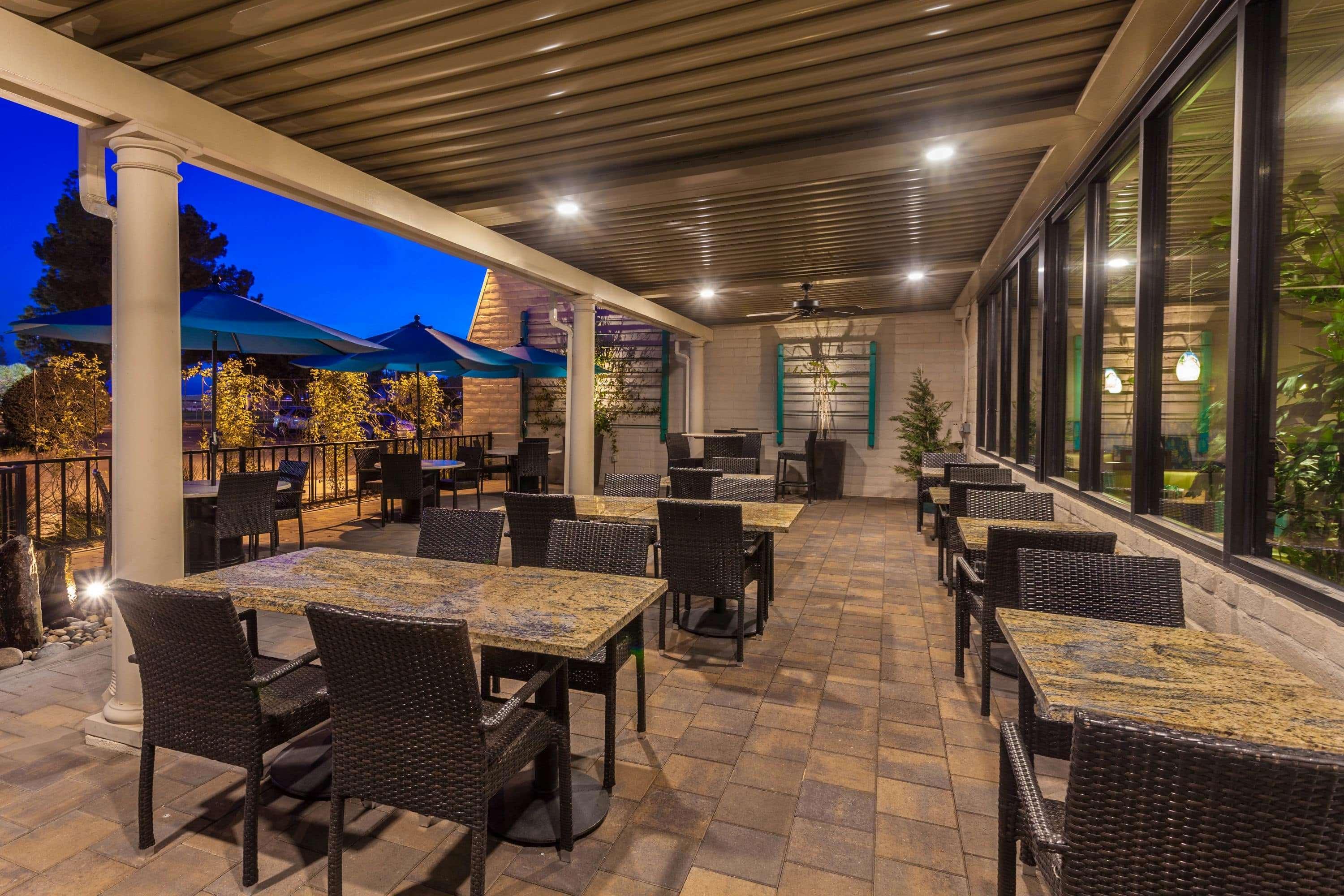 Wyndham Visalia Hotel Екстериор снимка