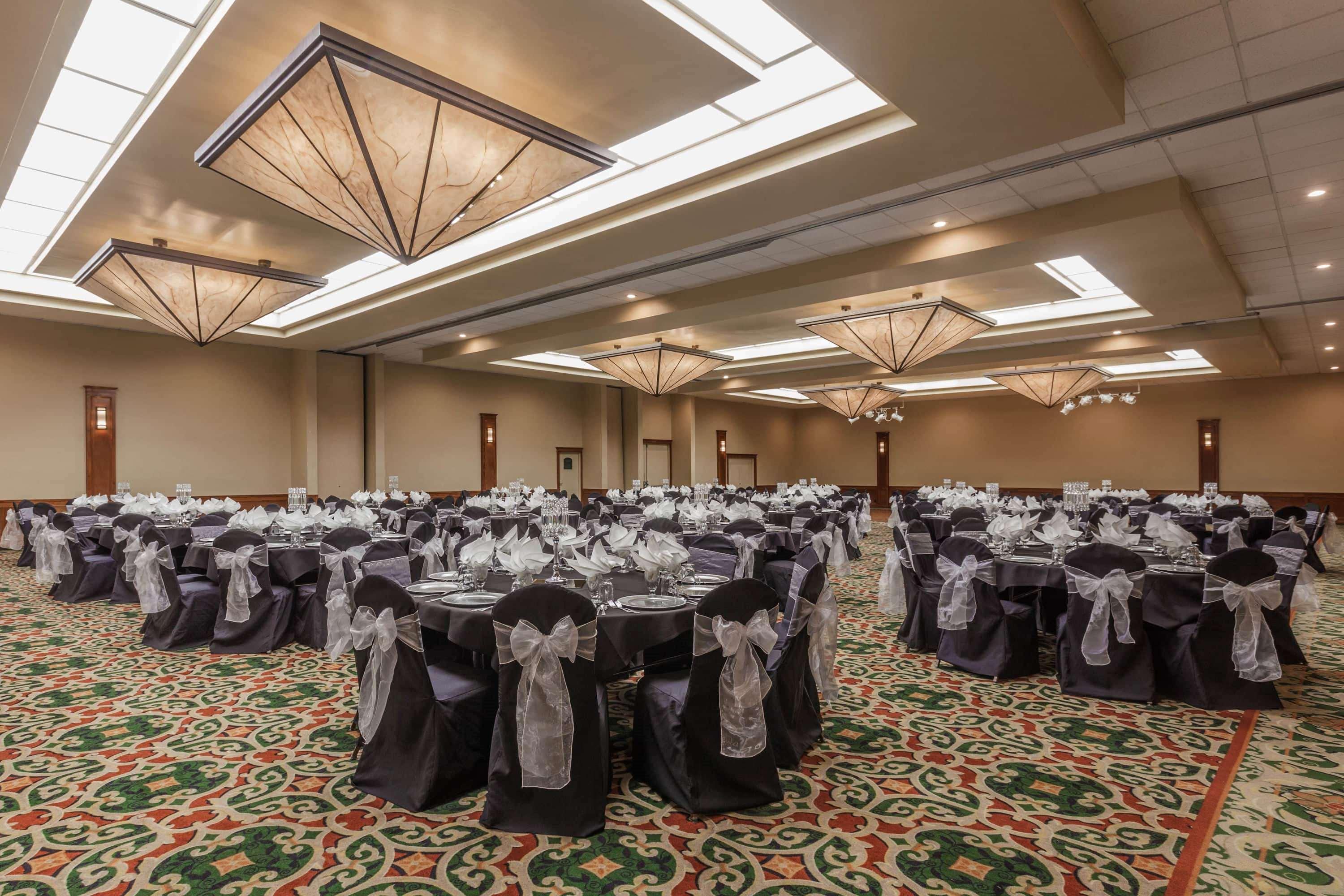 Wyndham Visalia Hotel Екстериор снимка