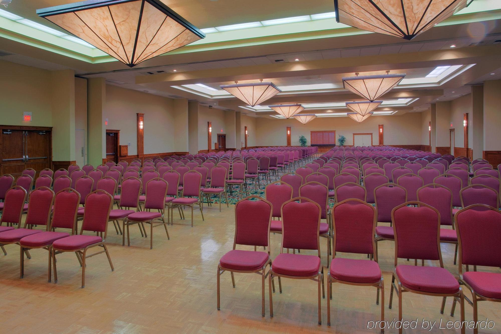 Wyndham Visalia Hotel Бизнес снимка