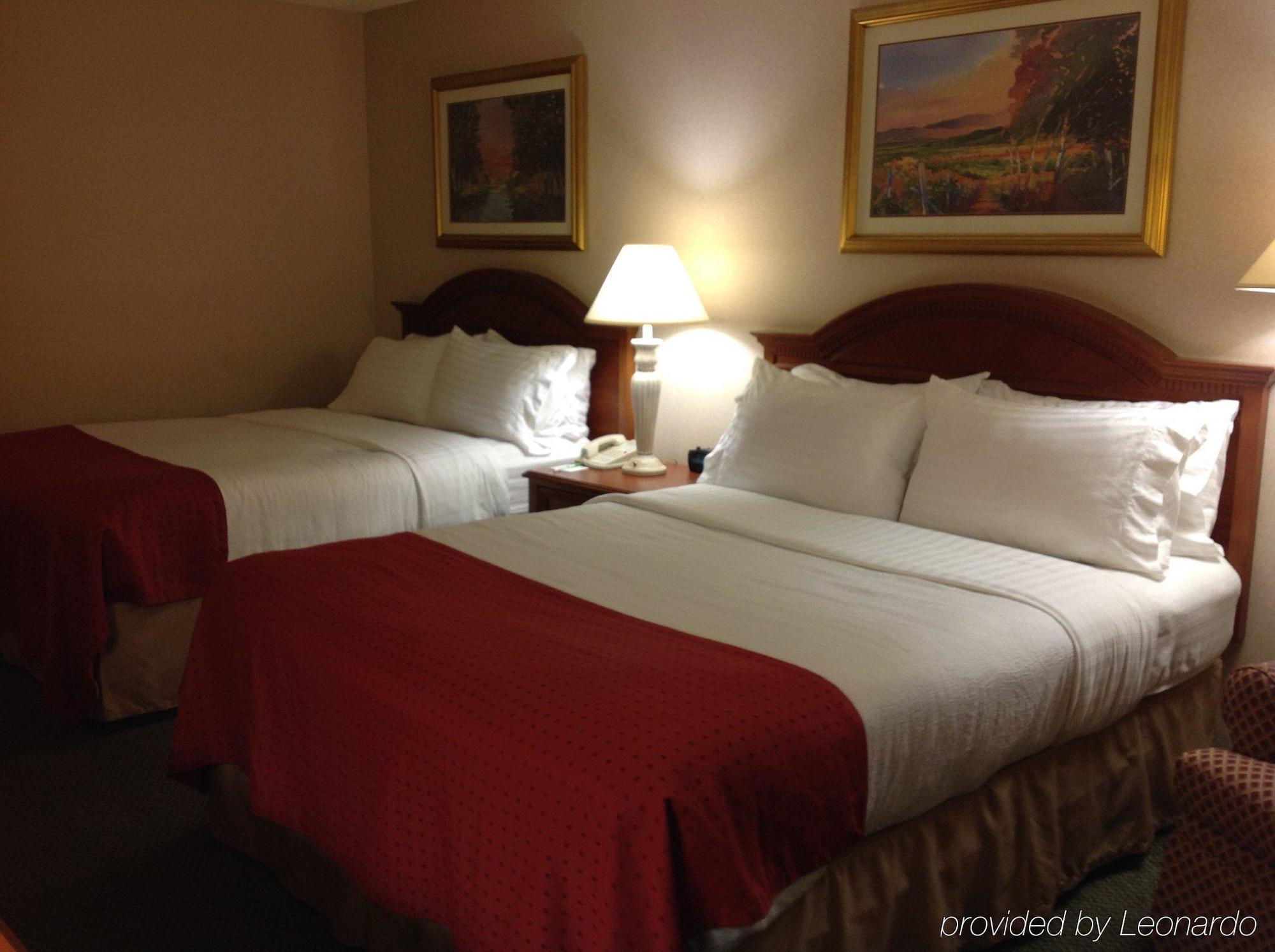 Wyndham Visalia Hotel Екстериор снимка
