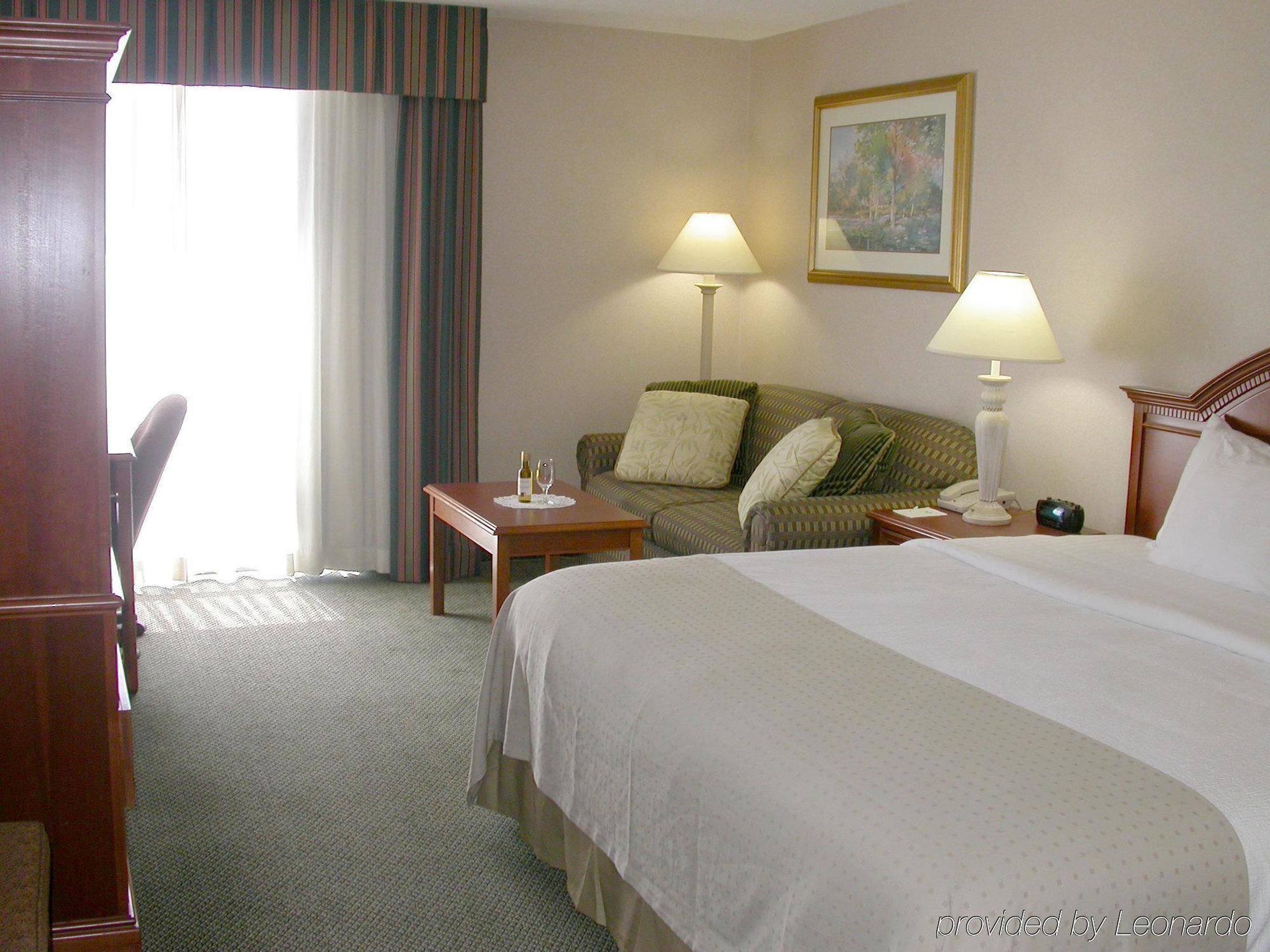 Wyndham Visalia Hotel Стая снимка
