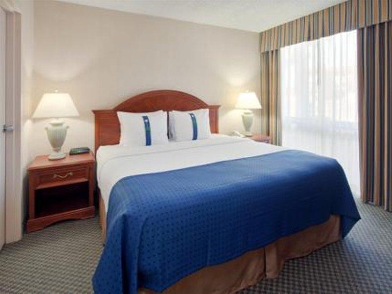 Wyndham Visalia Hotel Стая снимка