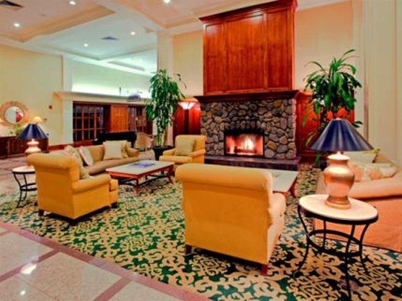 Wyndham Visalia Hotel Екстериор снимка