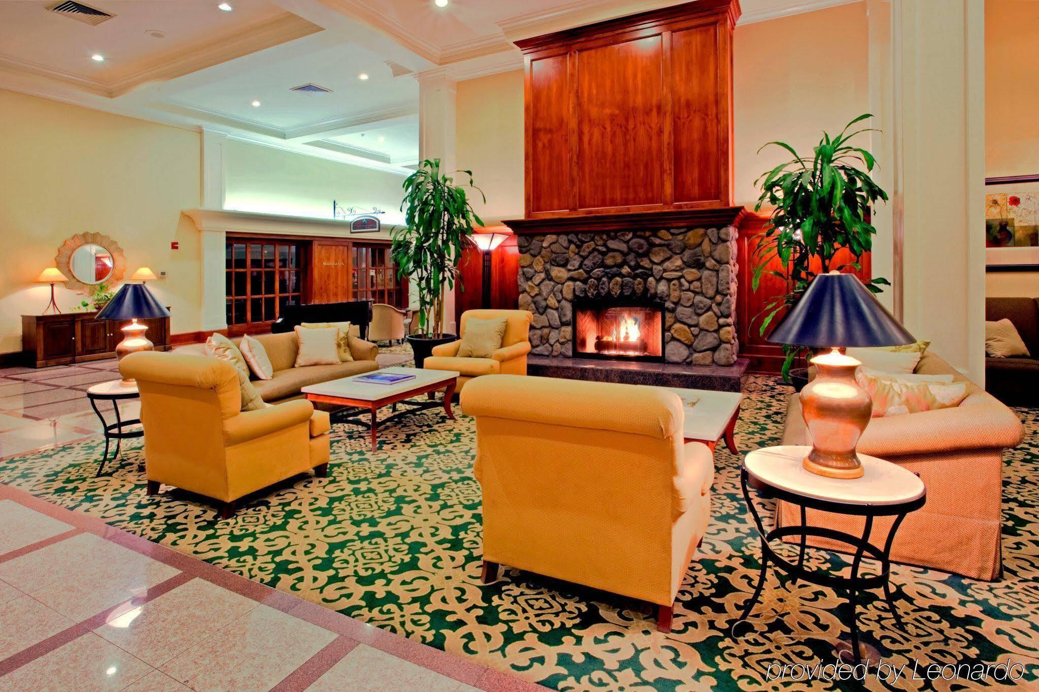 Wyndham Visalia Hotel Екстериор снимка