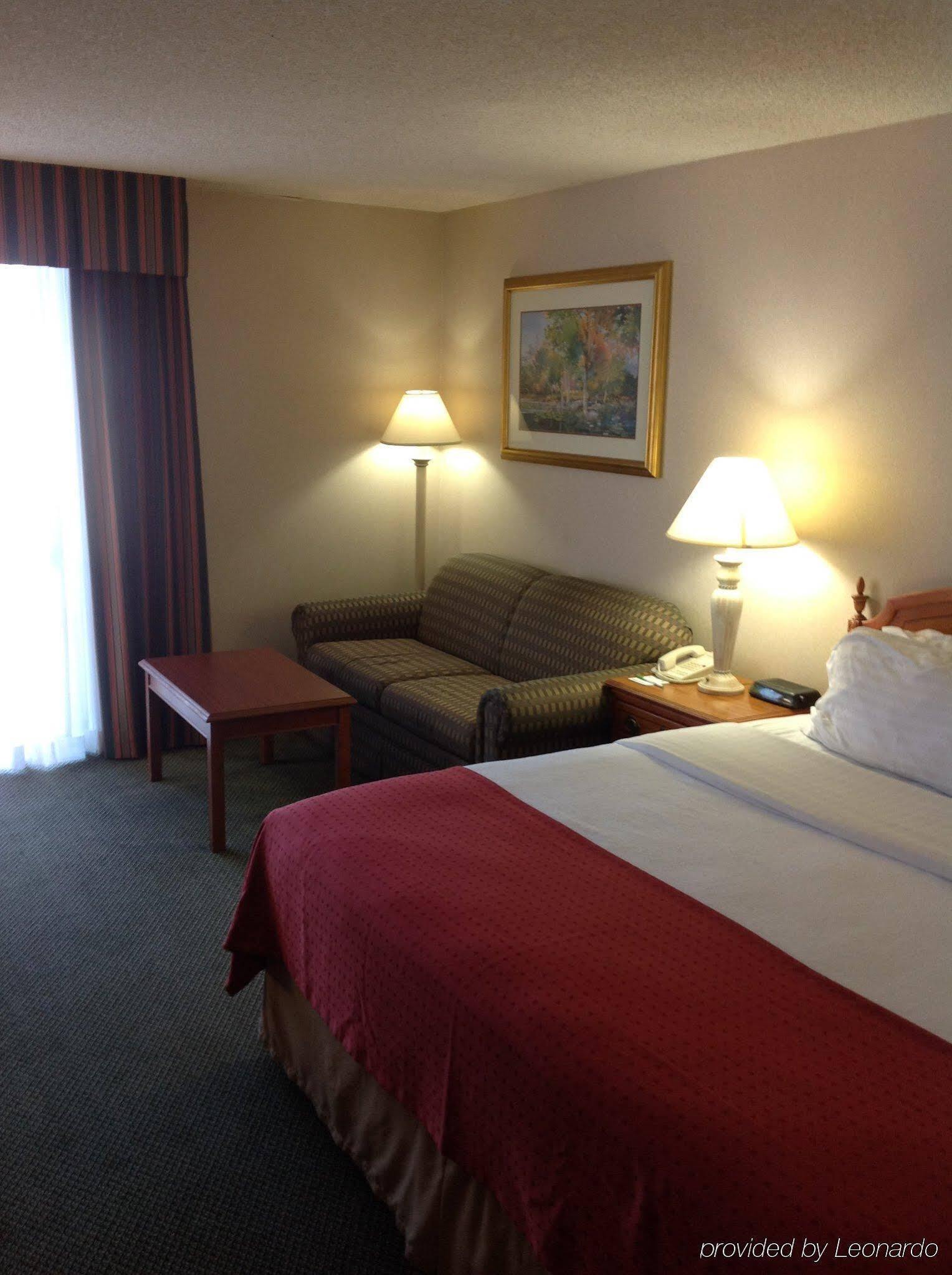 Wyndham Visalia Hotel Екстериор снимка