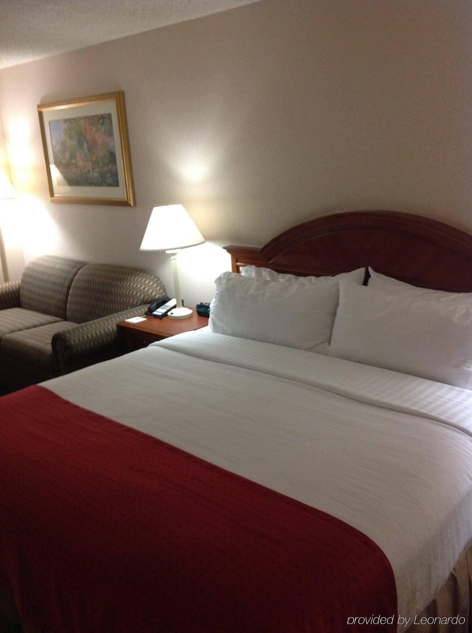 Wyndham Visalia Hotel Екстериор снимка
