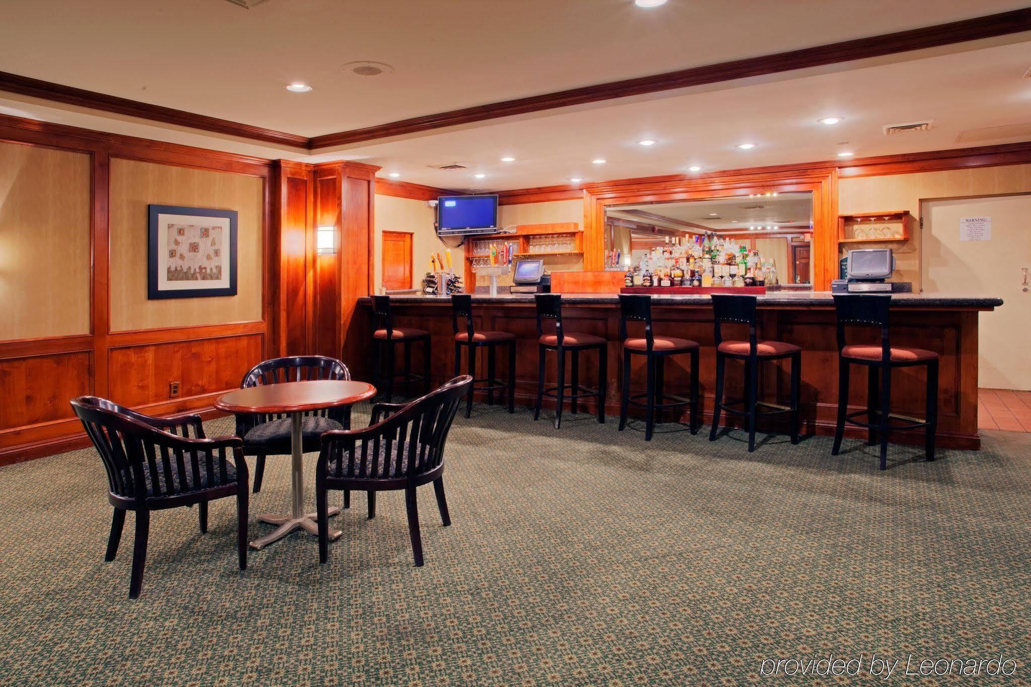 Wyndham Visalia Hotel Екстериор снимка