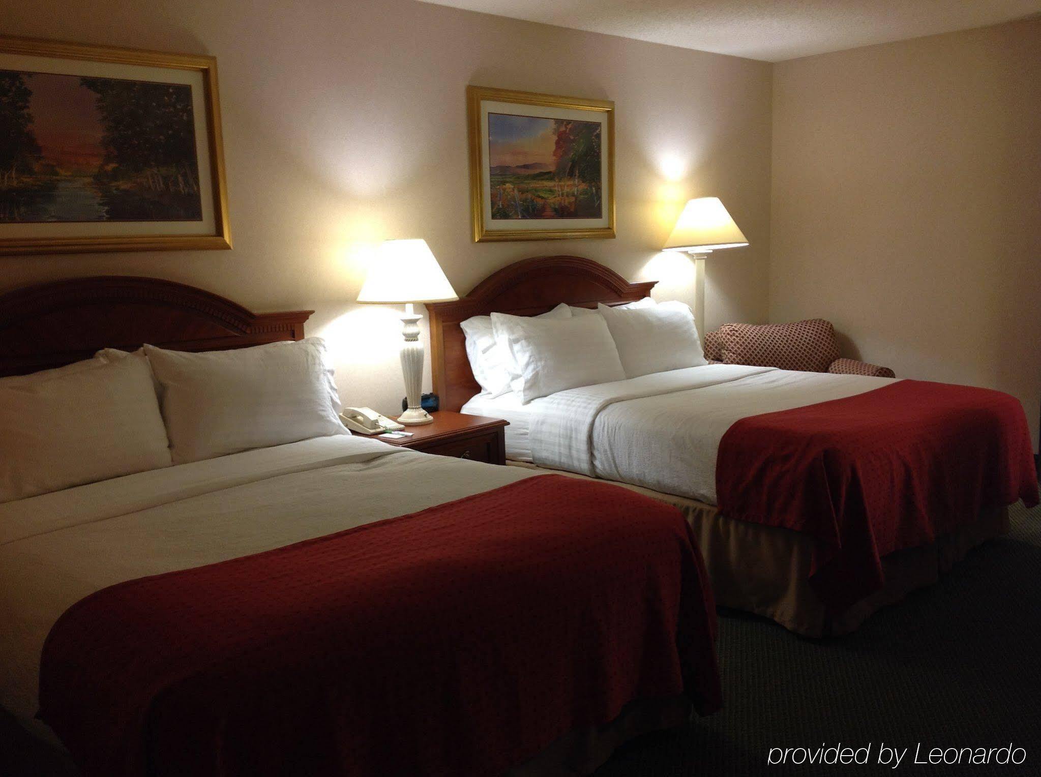 Wyndham Visalia Hotel Екстериор снимка