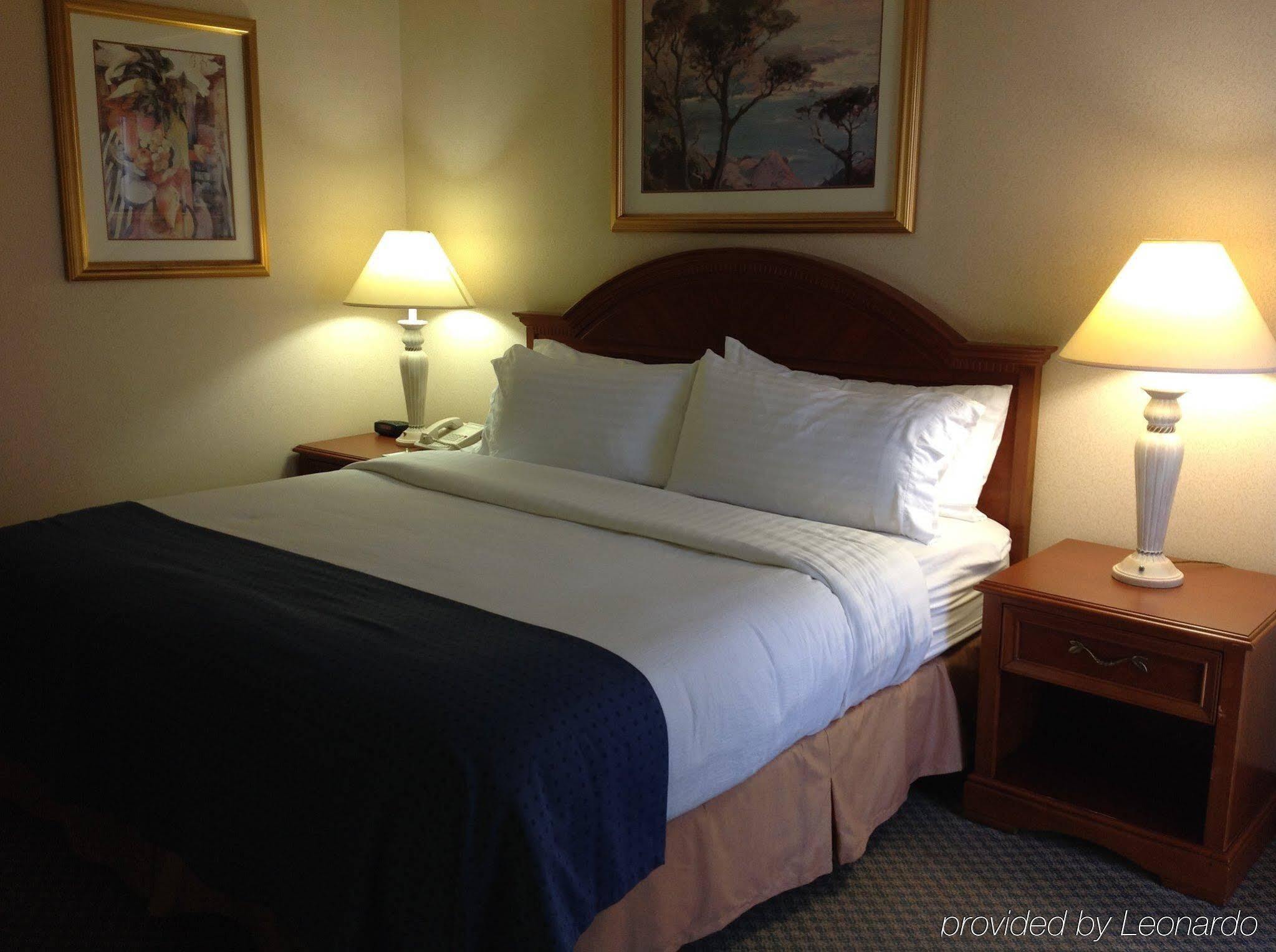 Wyndham Visalia Hotel Екстериор снимка